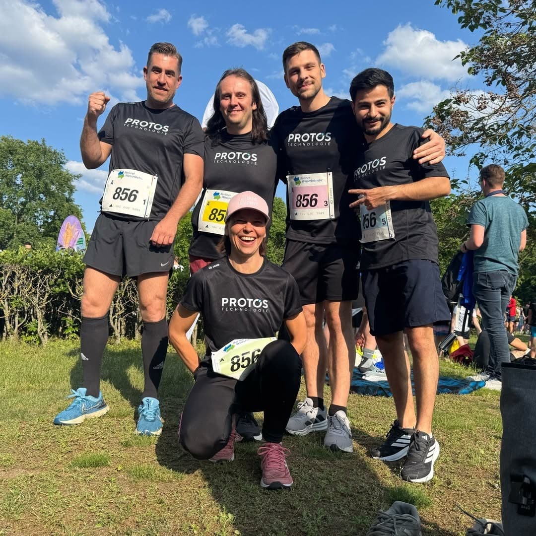 🏃‍➡️ 🏃‍♀️‍➡️ 🏃‍♂️‍➡️ PROTOS Technologie GmbH participated in Berlin's biggest relay race! 🏃‍➡️ 🏃‍♂️‍➡️ 🚀
Yesterday, our colleagues competed in the 5x5 team relay.